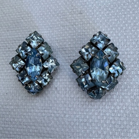 Vintage Jewelry - Vintage Prong-set Blue Rhinestone Clip-on Earrings